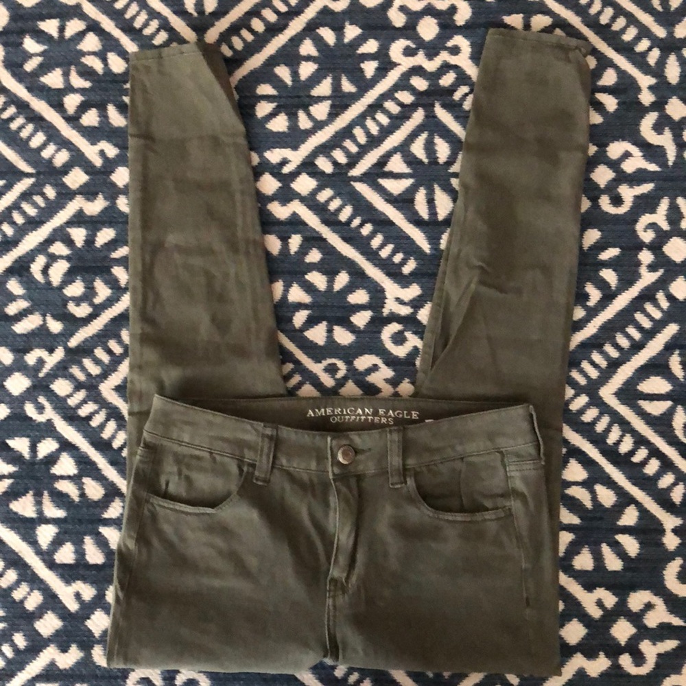 American Eagle Olive Jeggings. Soft and comfy!👖🌸